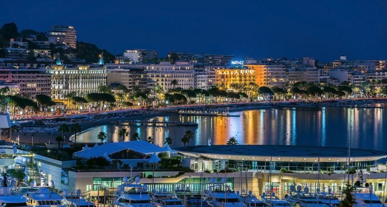 Massage érotique à Cannes near me