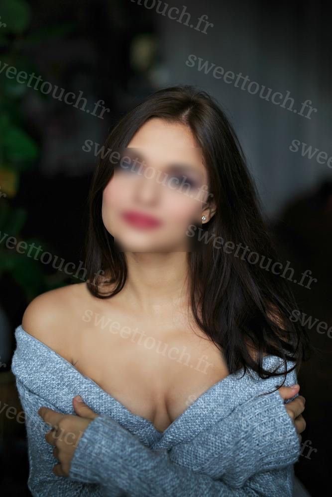 Body to Body Massage in Paris Near Me, Erotic Full Body Massage from Salon Sweettouch France